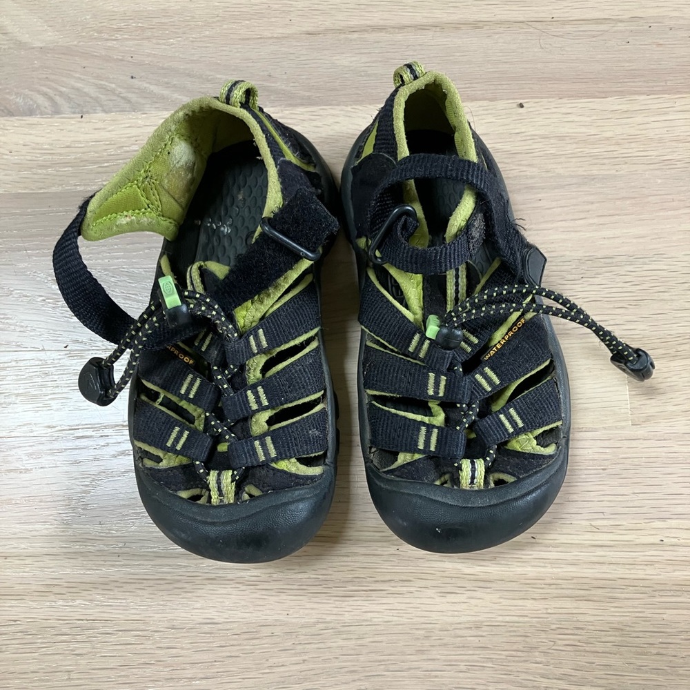 Kids Keens Size 8